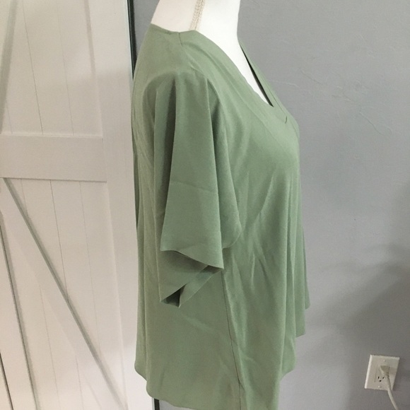Green V-Neck Women's Blouse - Picture 4 of 8